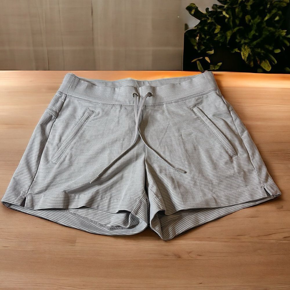 Athleta Women’s Modern Metro Gray Striped Shorts XS